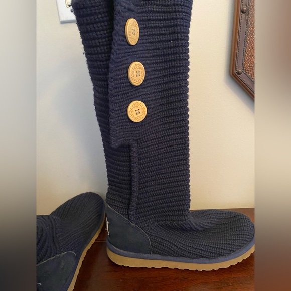 Ugg’s navy classic cardy - Picture 3 of 6